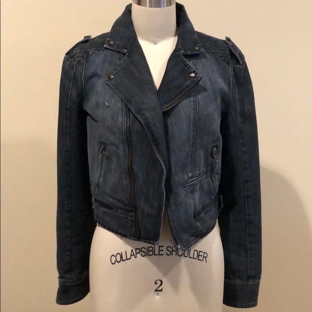 Jean jacket with studs